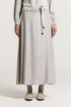 Load image into Gallery viewer, Velvet midi skirt