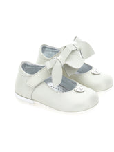 Load image into Gallery viewer, Ballerina Bow and Detail M