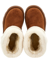 Load image into Gallery viewer, Boots with fur trim