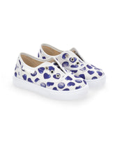 Load image into Gallery viewer, Canvas sneakers hearts