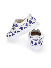 Load image into Gallery viewer, Canvas sneakers hearts