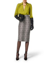 Load image into Gallery viewer, Blouse in georgette fabric with jewel detail