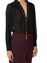 Load image into Gallery viewer, Blouse in georgette fabric with necklace