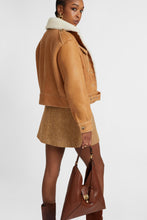 Load image into Gallery viewer, Single-breasted shearling jacket with front pockets