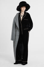 Load image into Gallery viewer, Velvet blouse with contrast piping