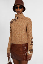 Load image into Gallery viewer, Pure cashmere sweater with braids and three-dimensional floral embroidery made by hand