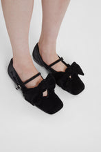 Load image into Gallery viewer, Velvet ballerina with oversized bow