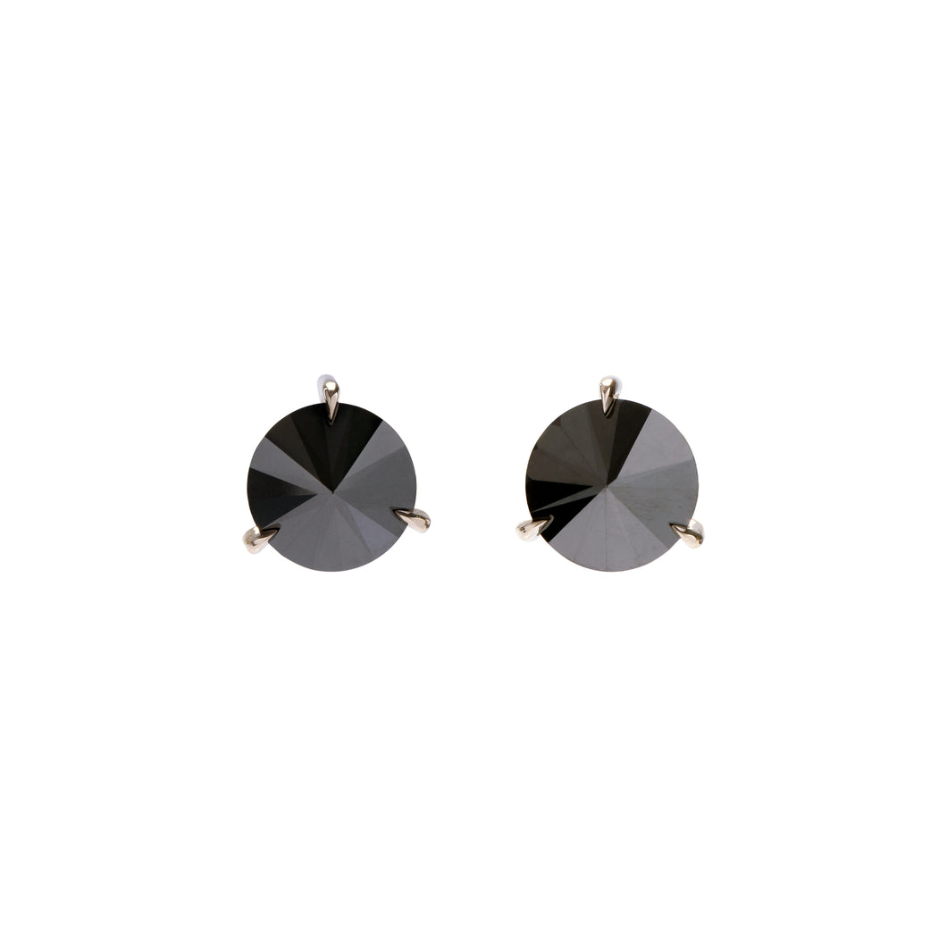 18k white gold earring with black diamonds