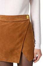 Load image into Gallery viewer, Miniskirt in suede with vinyl details