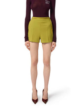 Load image into Gallery viewer, Shorts in lightweight crêpe fabric with jewel chain