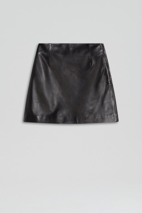 Essentials pencil skirt in leather.