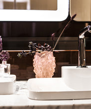 Load image into Gallery viewer, Camelia Vase petit modÃ¨le Rose - Daum
