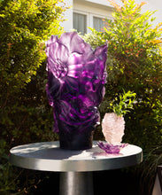 Load image into Gallery viewer, Camelia Vase petit modÃ¨le Rose - Daum
