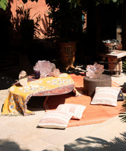 Load image into Gallery viewer, Camelia Vase petit modÃ¨le Rose - Daum
