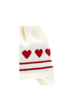 Load image into Gallery viewer, Pom pom and heart hat
