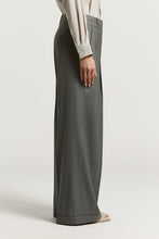 Load image into Gallery viewer, Viscose wool trousers with double pleats
