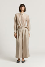 Load image into Gallery viewer, Semi-shiny organza shirt
