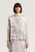 Load image into Gallery viewer, Fluid viscose shirt
