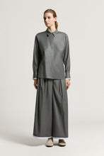 Load image into Gallery viewer, Shiny viscose wool twill shirt
