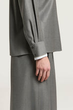 Load image into Gallery viewer, Shiny viscose wool twill shirt
