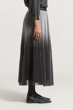 Load image into Gallery viewer, Midi skirt in ombré pleated tulle
