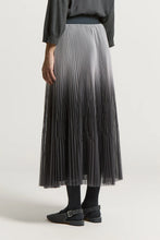 Load image into Gallery viewer, Midi skirt in ombré pleated tulle
