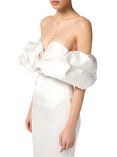 Load image into Gallery viewer, Dress in duchess satin with 3D neckline

