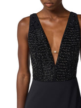 Load image into Gallery viewer, Red Carpet dress in georgette and crêpe fabrics with crystals
