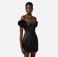 Load image into Gallery viewer, Dress in duchesse satin with applied flowers
