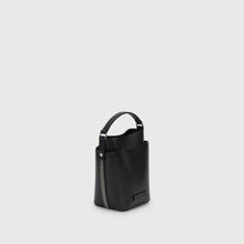 Load image into Gallery viewer, Leather bucket bag
