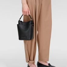 Load image into Gallery viewer, Leather bucket bag
