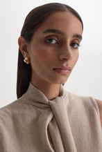Load image into Gallery viewer, C5262313-CASHMERE-TIE-SLEEVELESS-TANK-TUILE-SCANLANTHEODORE-7_1770680388
