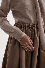 Load image into Gallery viewer, C5263005-CASHMERE-SHOULDER-PAD-CARDIGAN-TUILE-SCANLANTHEODORE-7_1770680996
