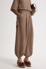 Load image into Gallery viewer, C6221506-SILK-JACQUARD-CROP-TROUSER-MILITARY-SCANLANTHEODORE-6_1770680463

