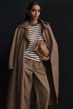 Load image into Gallery viewer, CREPE KNIT STRIPE TSHIRT - WHISKEY
