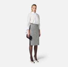 Load image into Gallery viewer, Poplin shirt with rhinestones and knot
