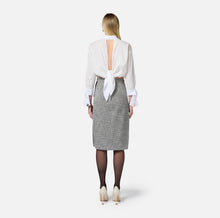 Load image into Gallery viewer, Poplin shirt with rhinestones and knot

