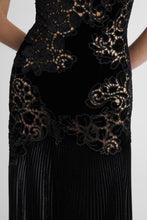 Load image into Gallery viewer, Sleeveless Long Velvet Dress
