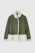 Load image into Gallery viewer, Single-breasted shearling with hand embroidery and fur on the bottom
