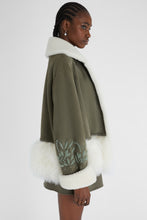 Load image into Gallery viewer, Single-breasted shearling with hand embroidery and fur on the bottom
