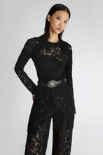 Load image into Gallery viewer, Long-sleeved cotton top with lace
