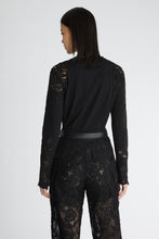 Load image into Gallery viewer, Long-sleeved cotton top with lace
