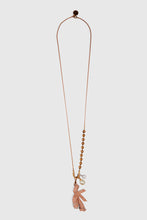 Load image into Gallery viewer, Necklace with bow and pearls
