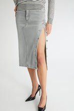 Load image into Gallery viewer, Pencil skirt with buttons
