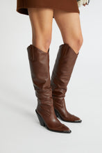 Load image into Gallery viewer, Soft high Texan in calfskin
