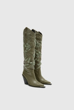 Load image into Gallery viewer, High Texan with crocodile print and embroidery
