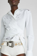 Load image into Gallery viewer, Crossed poplin shirt with bow and lace details
