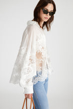 Load image into Gallery viewer, Oversize shirt in cotton muslin with lace detail on hem

