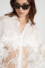 Load image into Gallery viewer, Oversize shirt in cotton muslin with lace detail on hem
