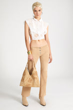 Load image into Gallery viewer, Muslin bib with valencienne lace
